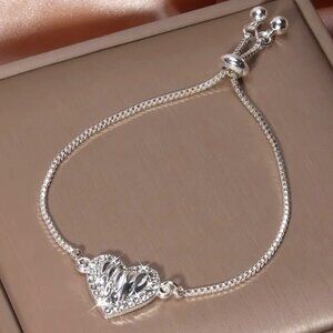 SPARKLING HEART SLIDE BRACELET